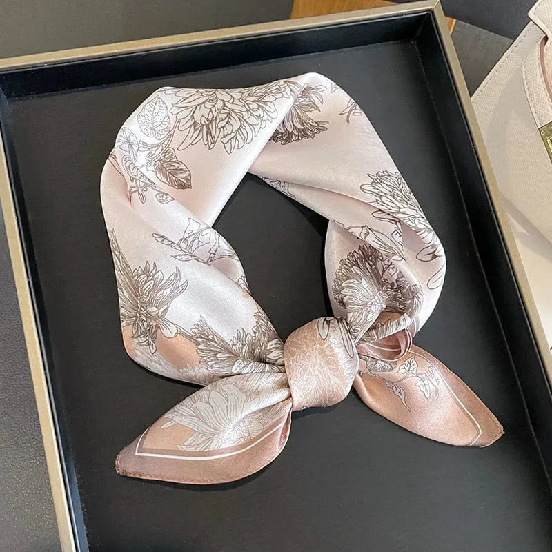 Carré 100% Soie imprimé de fleurs luxe Rose / 53x53cm