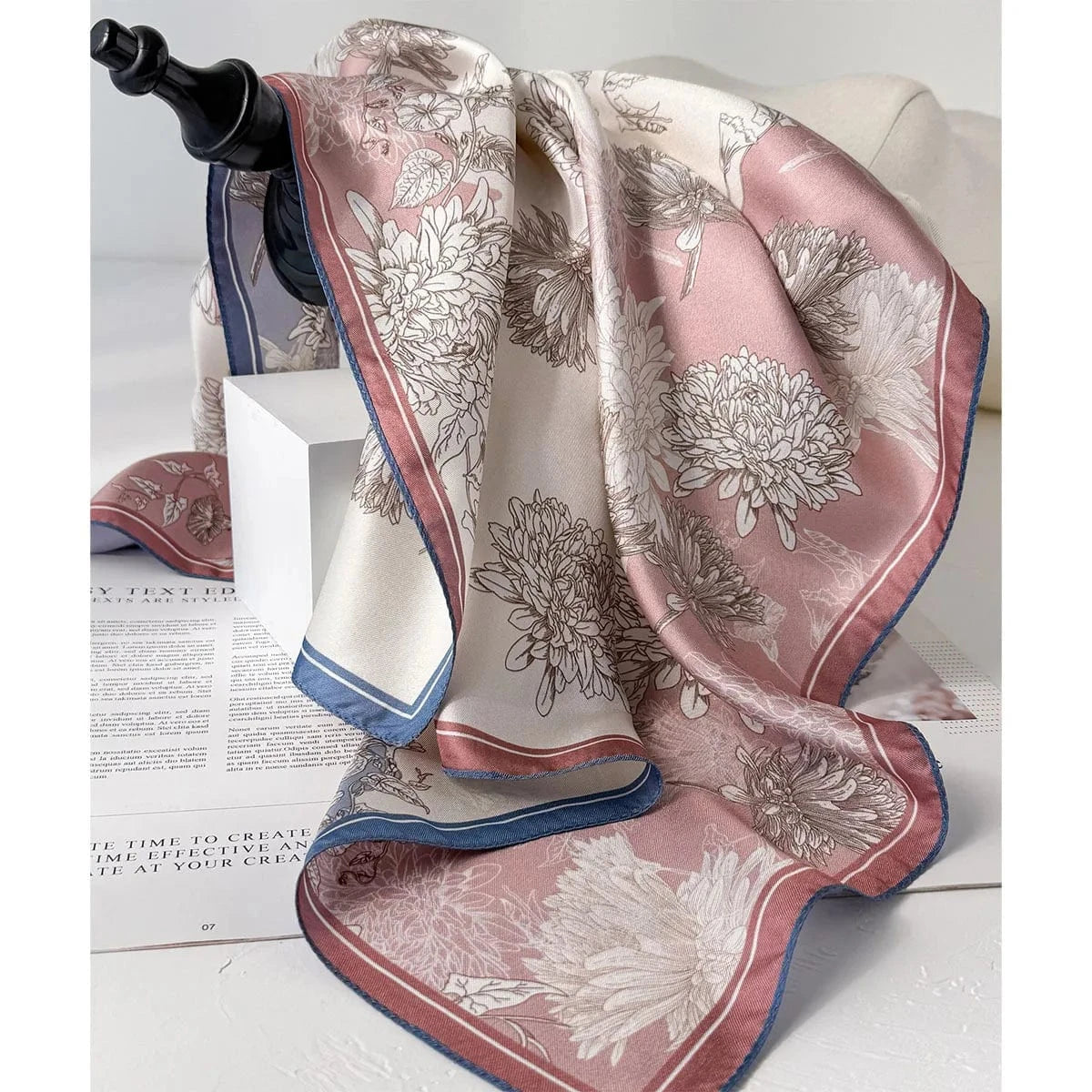 Carré 100% Soie imprimé fleurs - foulard élégant et léger 70x70cm