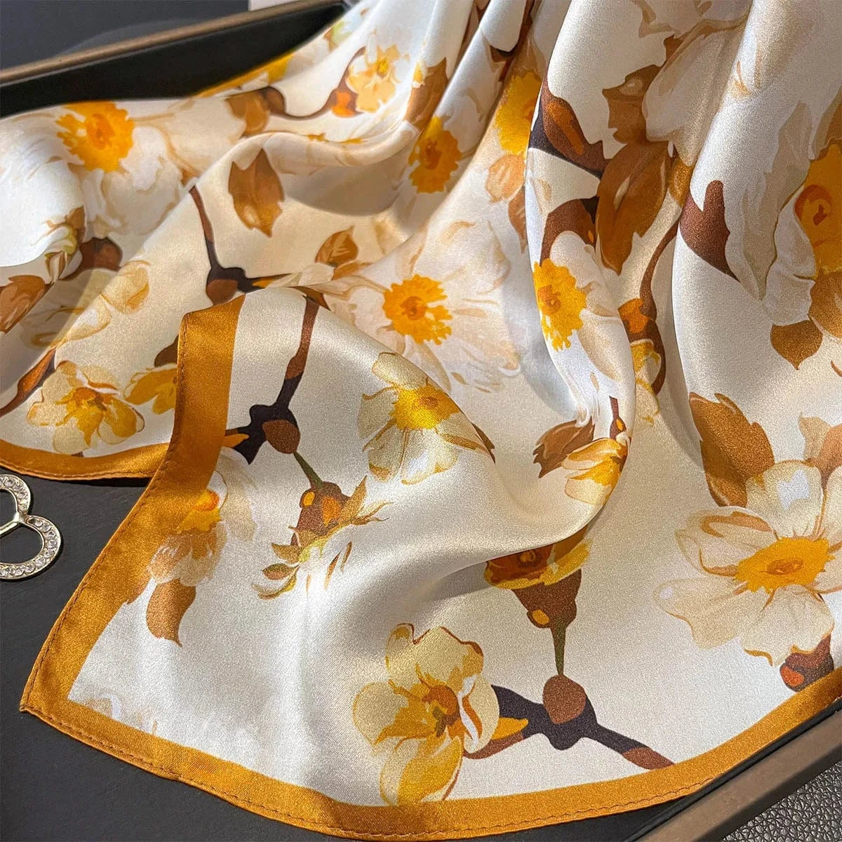 Carré 100% Soie Imprimé Floral Chic 70x70cm