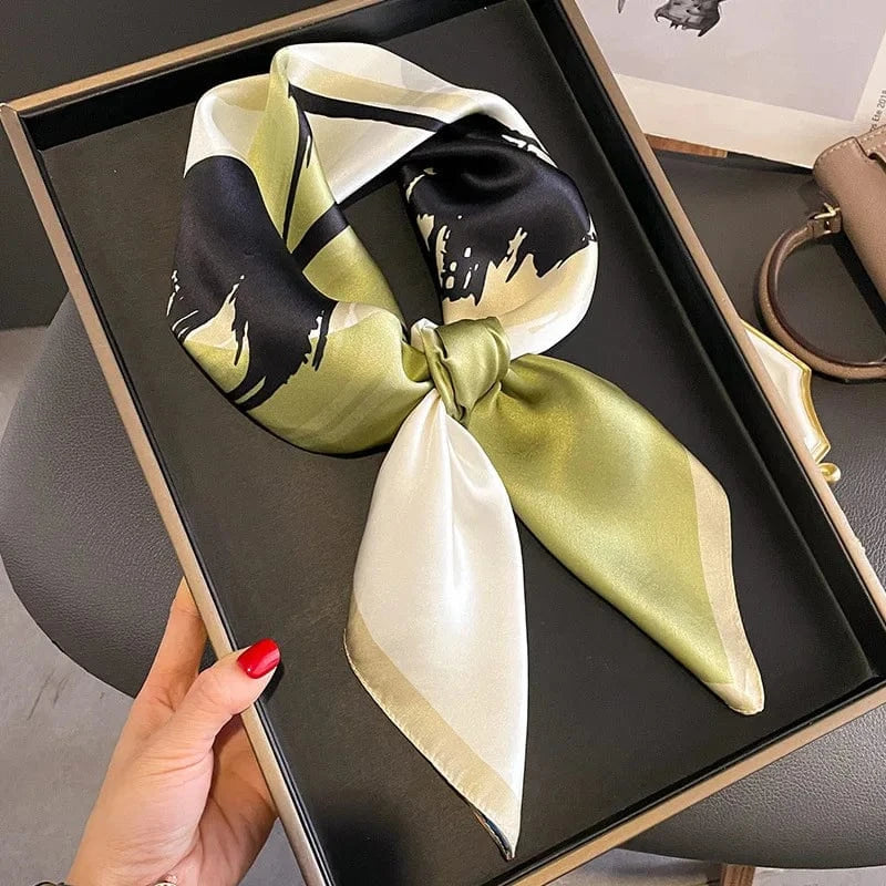 Carré 100% Soie – Imprimé Floral Élégant 70x70cm