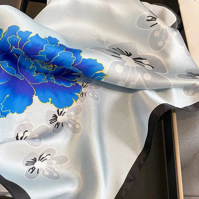 Carré 100% Soie – pivoines bleues, foulard motif graphique 53x53cm
