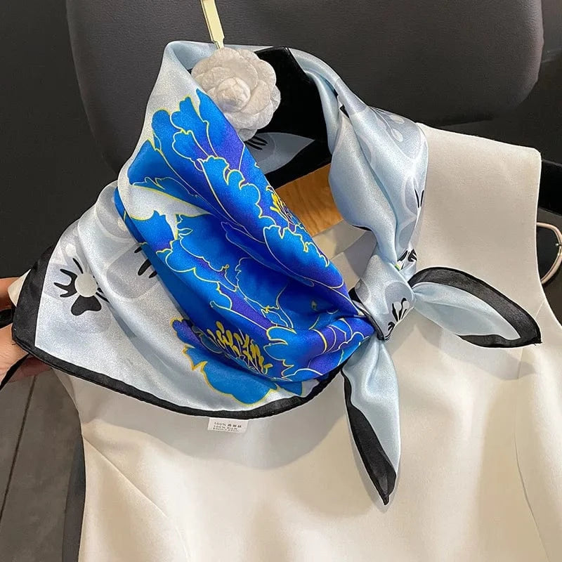 Carré 100% Soie – pivoines bleues, foulard motif graphique 53x53cm