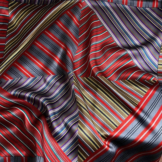Carré 100% Soie – Rayures diagonales multicolores Satin – Carré de Soie chic et moderne 70x70cm