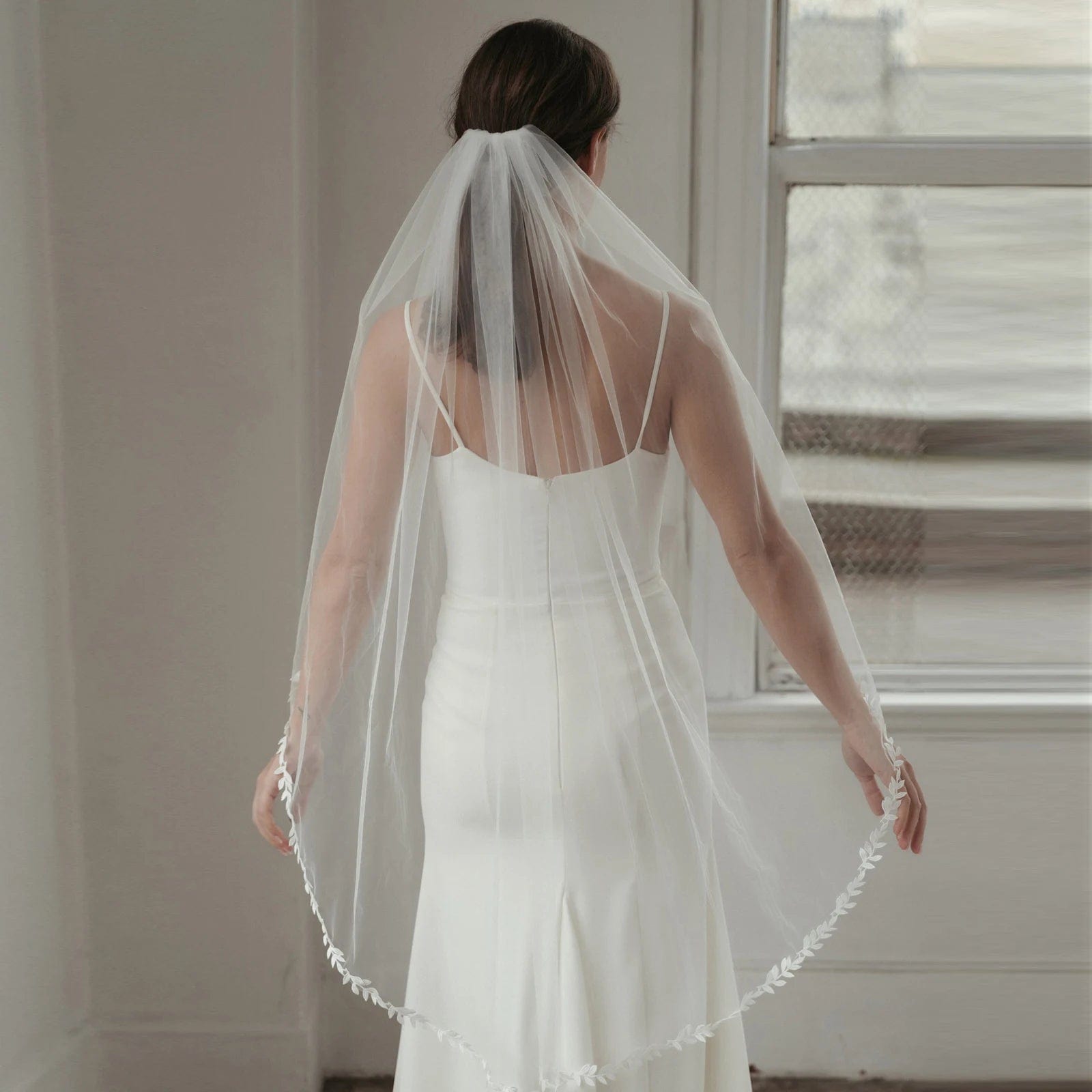 Châle Mariage Intemporel en Dentelle Prestigieuse