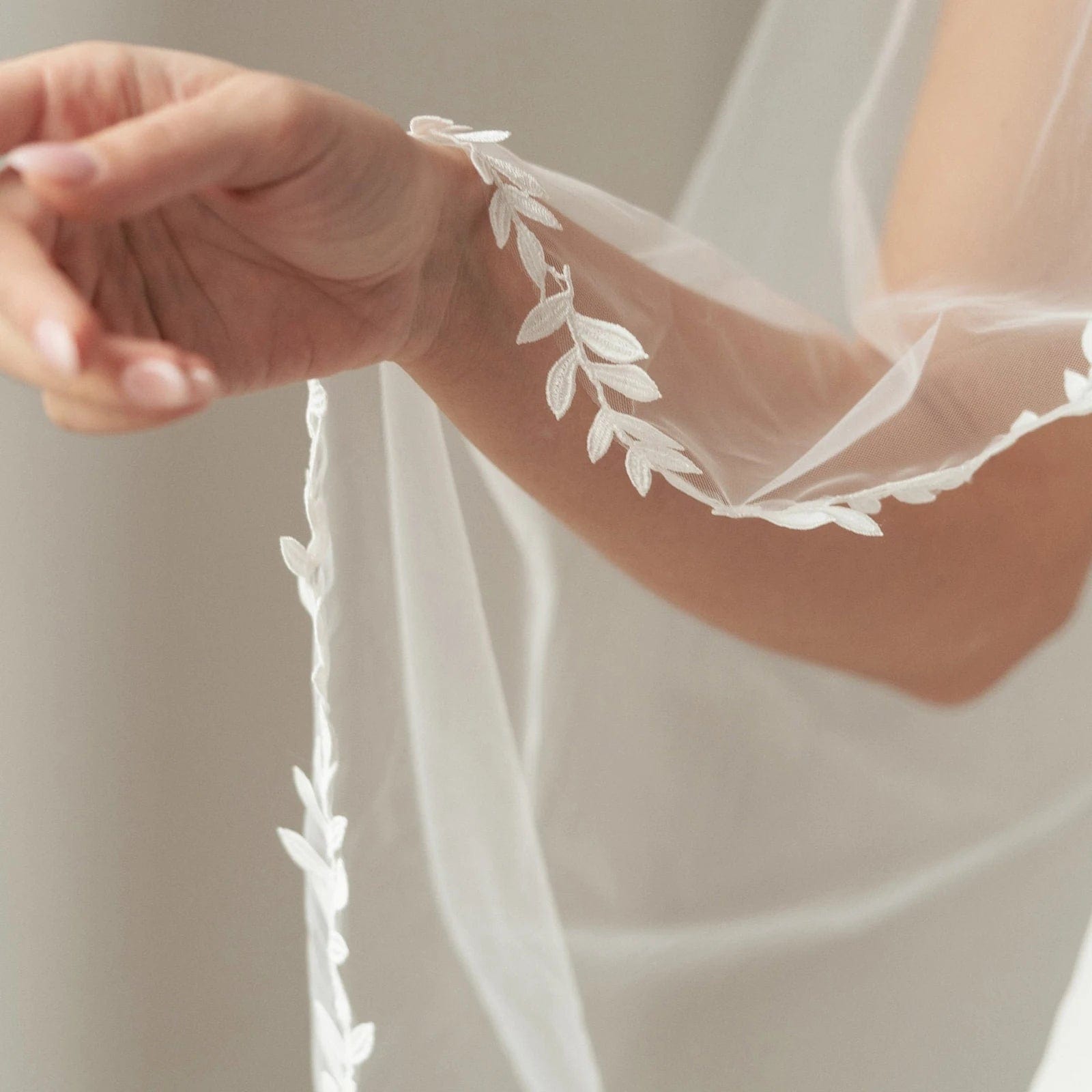 Châle Mariage Intemporel en Dentelle Prestigieuse
