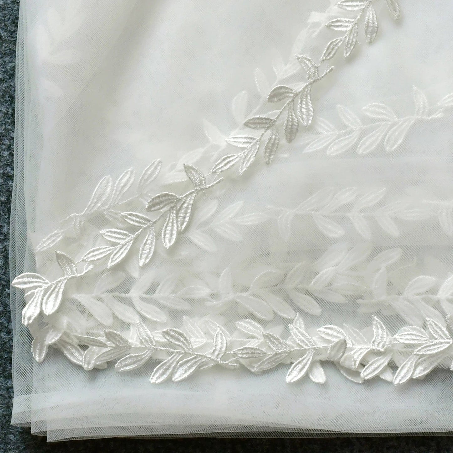 Châle Mariage Intemporel en Dentelle Prestigieuse