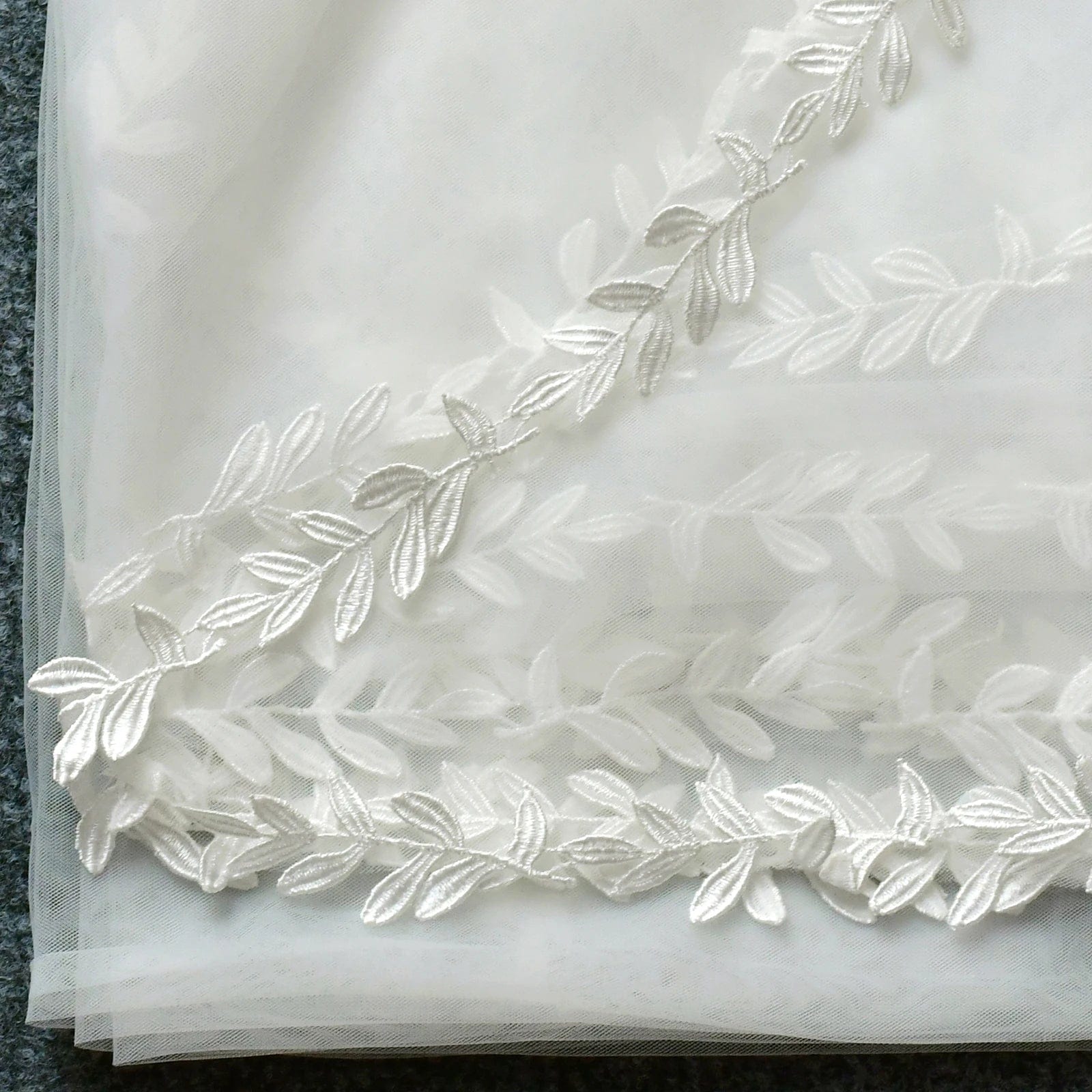 Châle Mariage Intemporel en Dentelle Prestigieuse