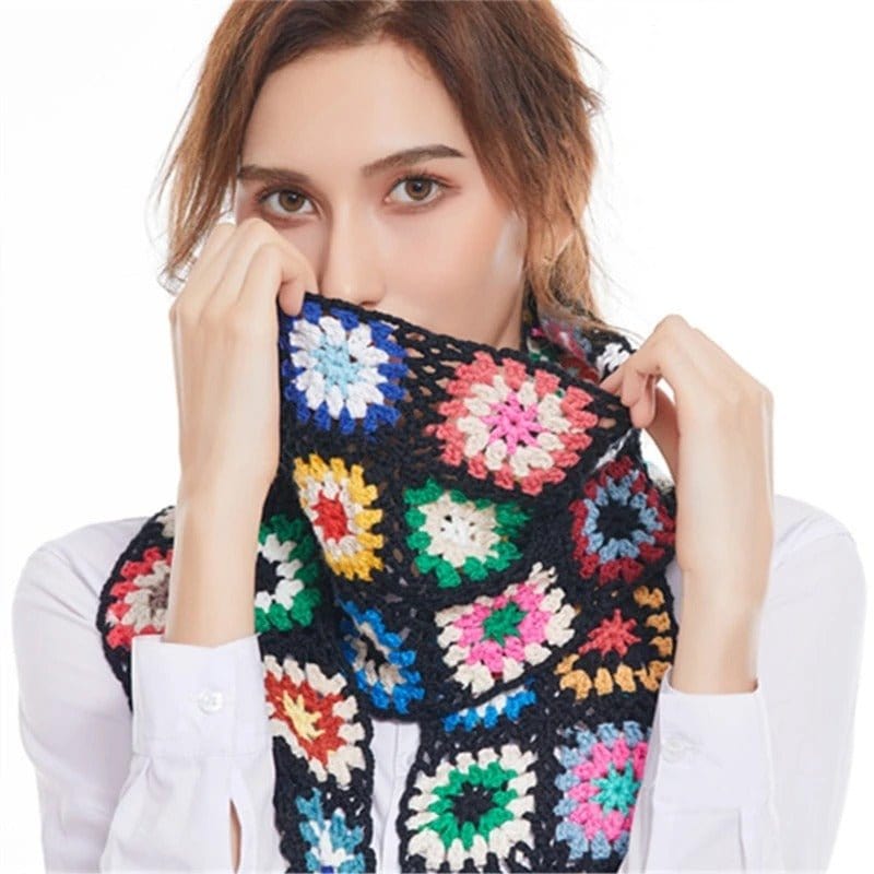 Écharpe au Crochet Raffinée, Ornement Floral Noir