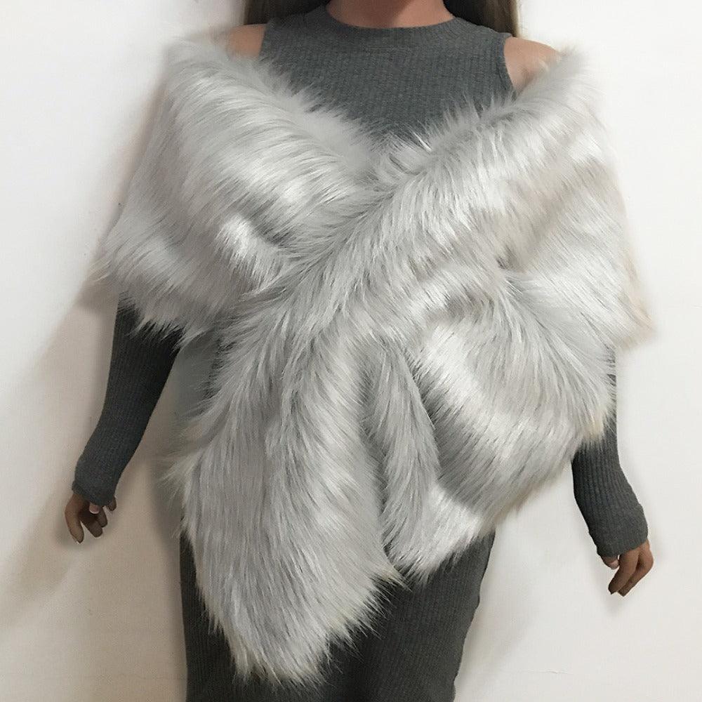 Écharpe Croisée Luxueuse en Fausse Fourrure Gris