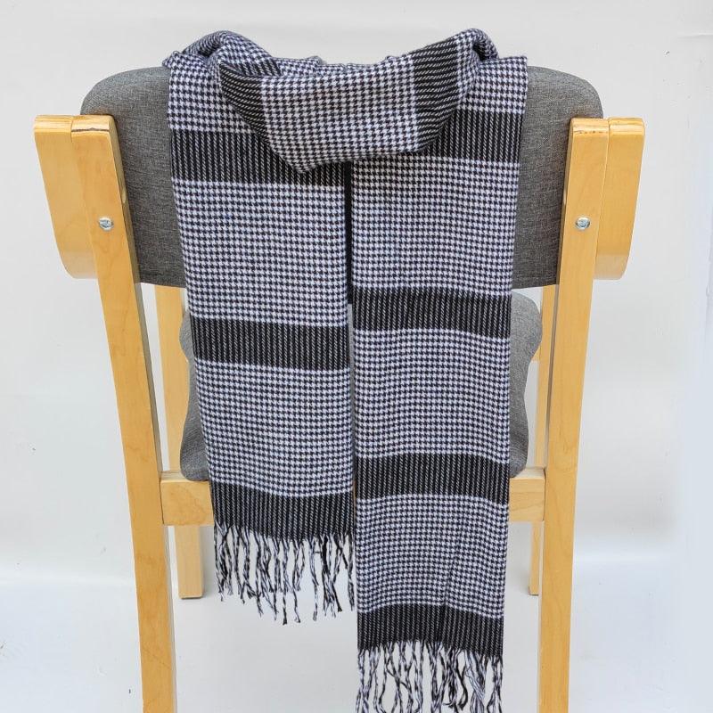 Écharpe en cachemire avec motifs carreaux subtils Gris
