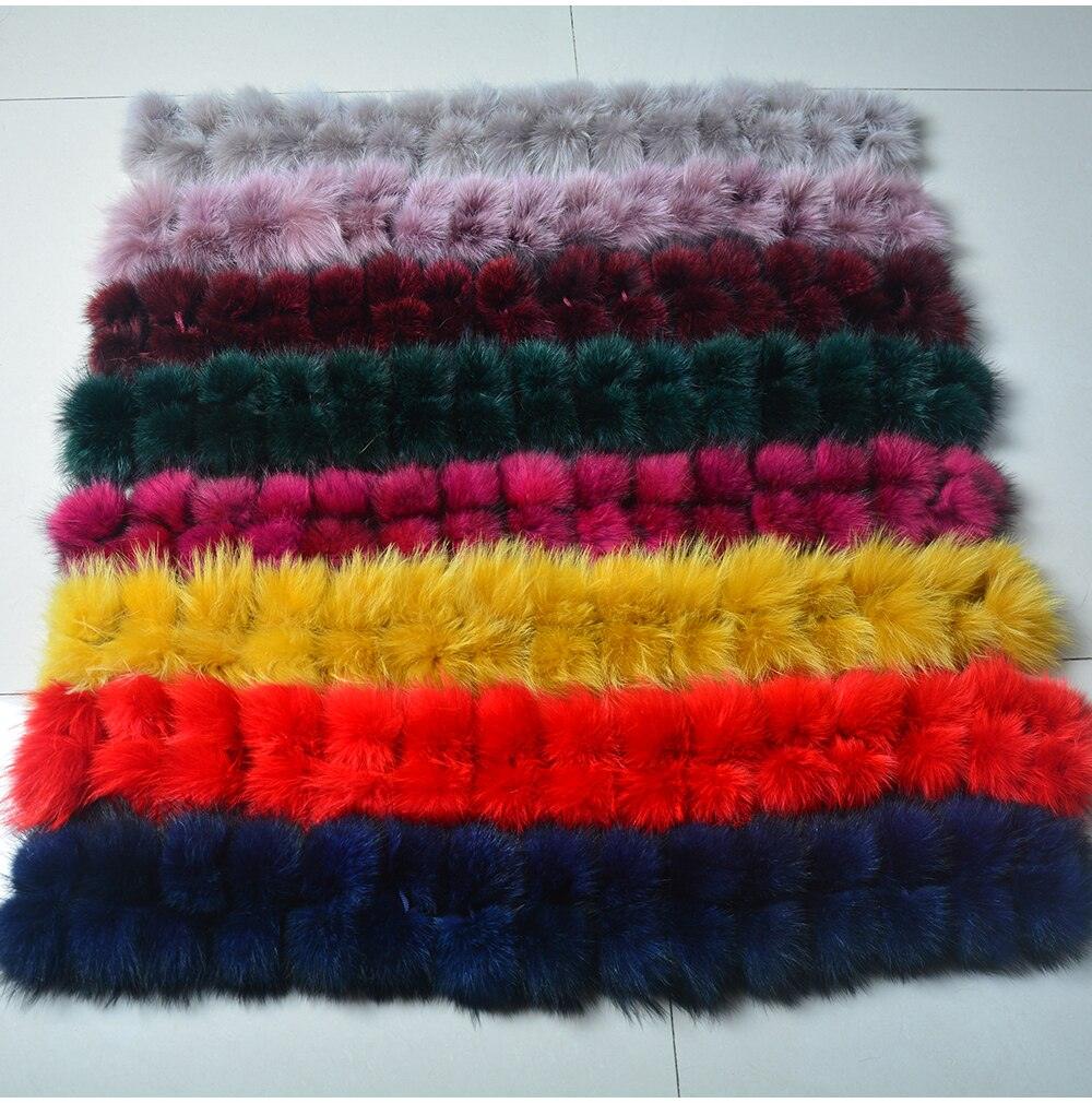Écharpe en fausse fourrure aux pompons extravagants