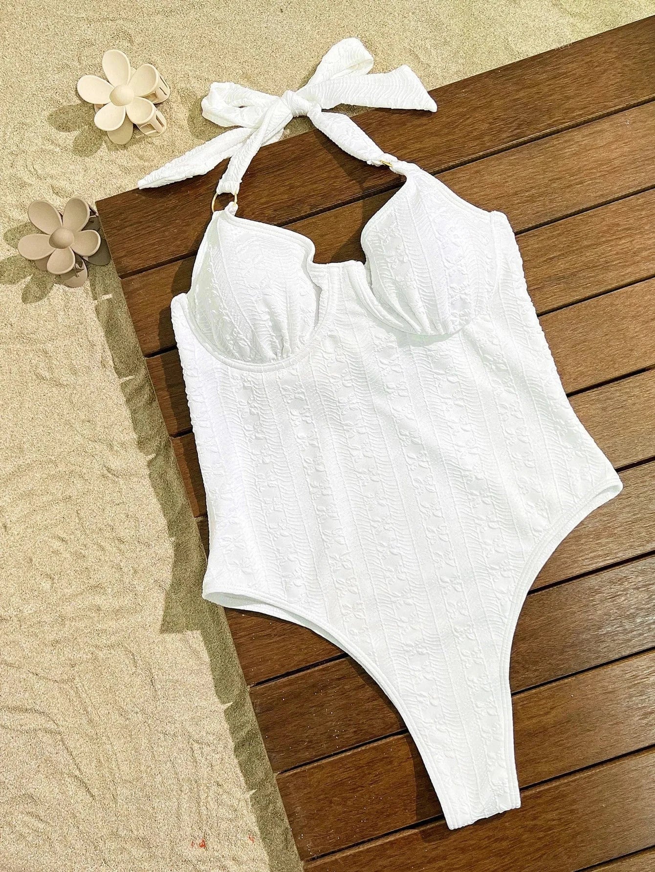 Élégance Pure: Maillot de Bain Blanc Chic Femme 1 Pièce