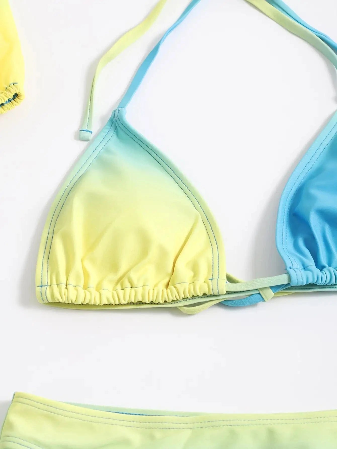 Ensemble Bikini Dégradé Coloré avec Robe de Bain Chic et Confortable