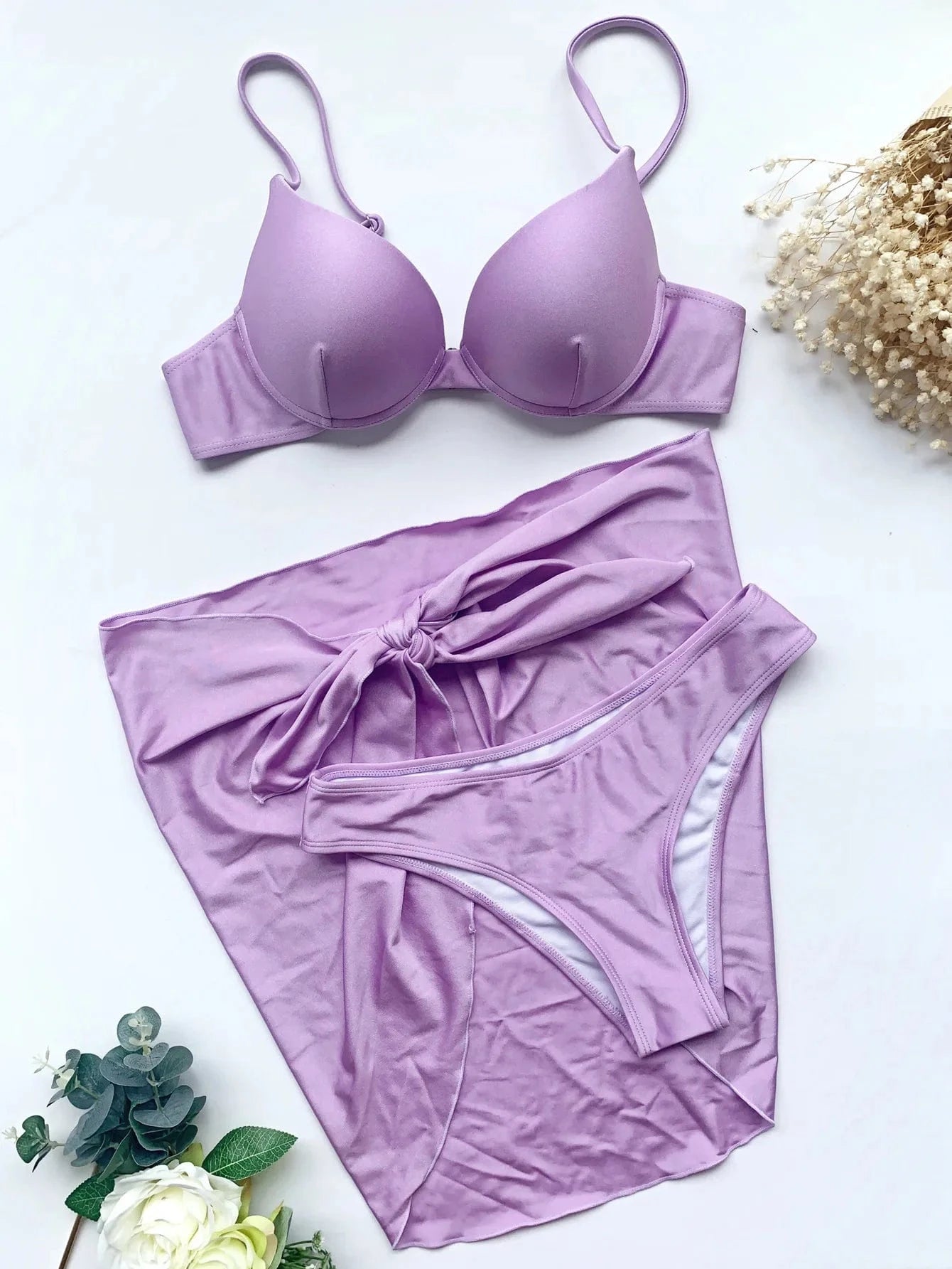 Ensemble Bikini et Robe de Bain Lavande Élégance Beachwear.