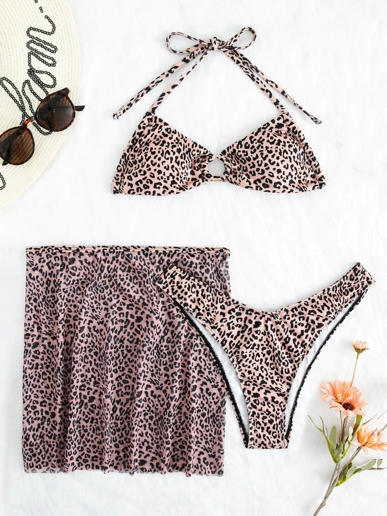 Ensemble Bikini Léopard Élégant avec Jupe Assortie - Look Audacieux et Tendance