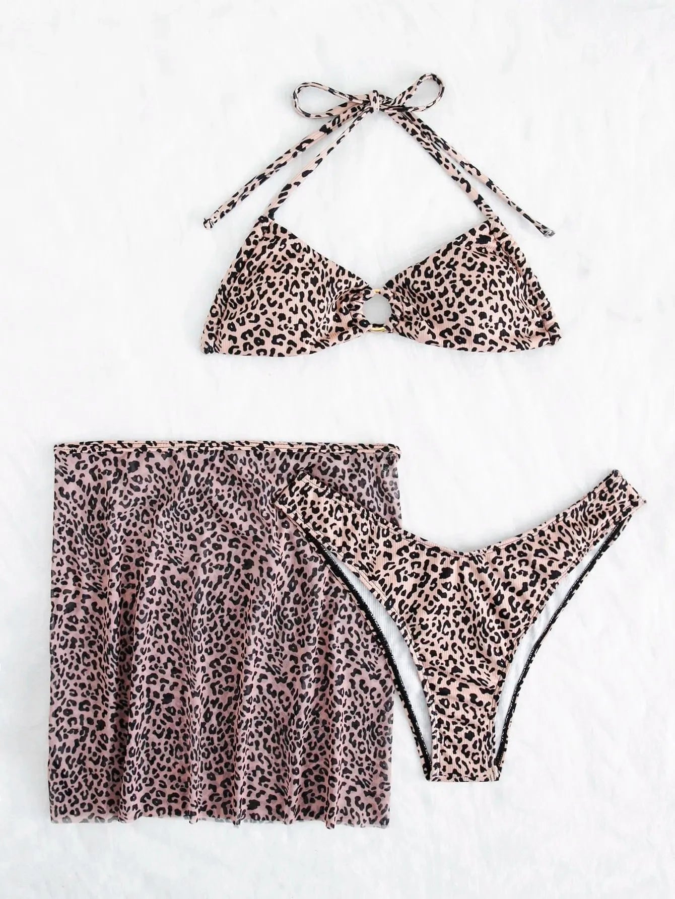 Ensemble Bikini Léopard Élégant avec Jupe Assortie - Look Audacieux et Tendance