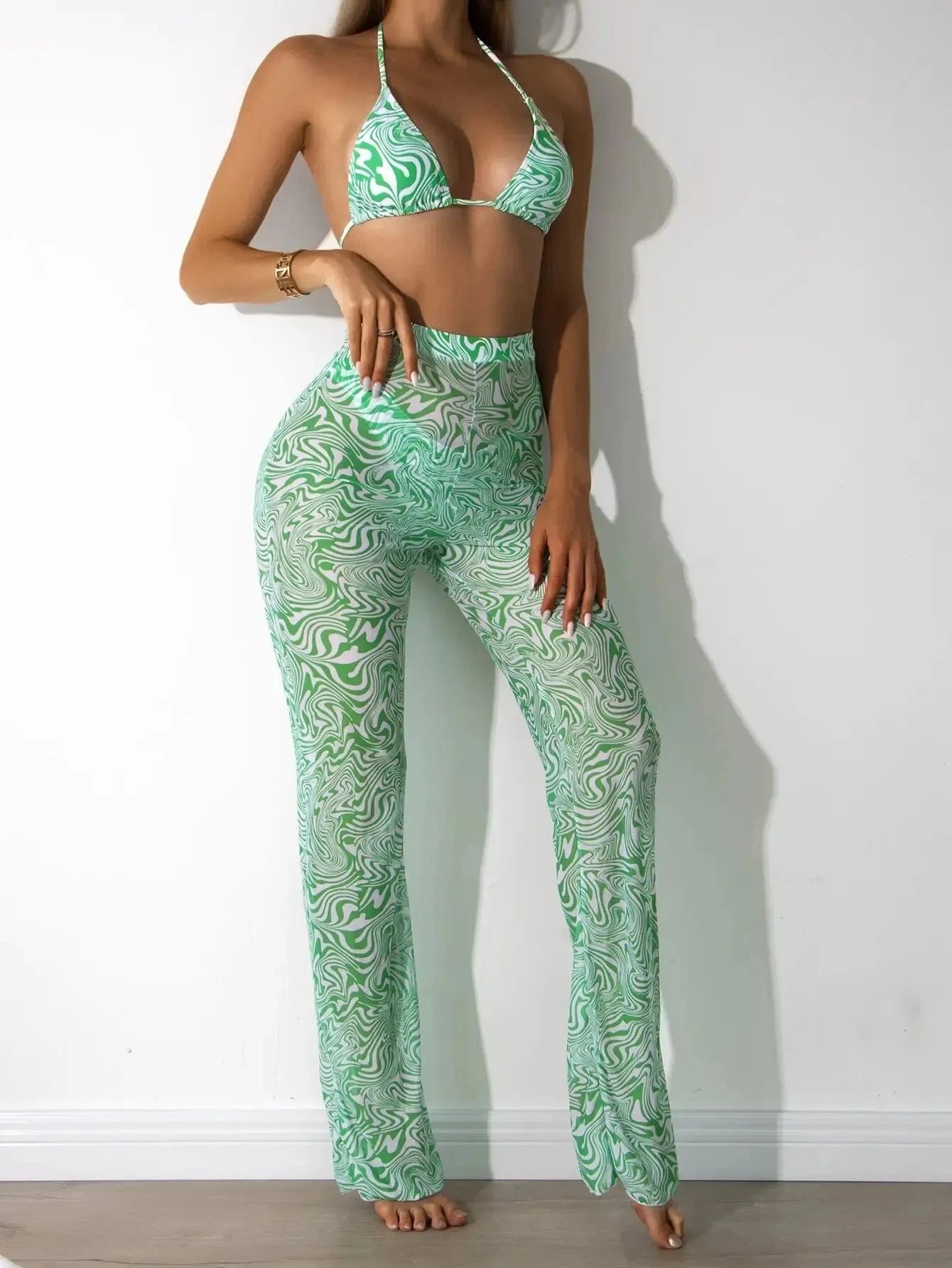 Ensemble Bikini Plage Élégant : Le Duo Parfait pour un Style Raffiné et Confortable. S