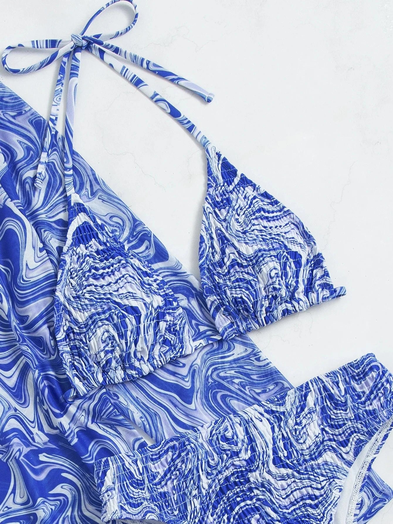 Ensemble Marbré Chic de Bain - Bikini et Robe Assortie pour un Style Élégant et Moderne.