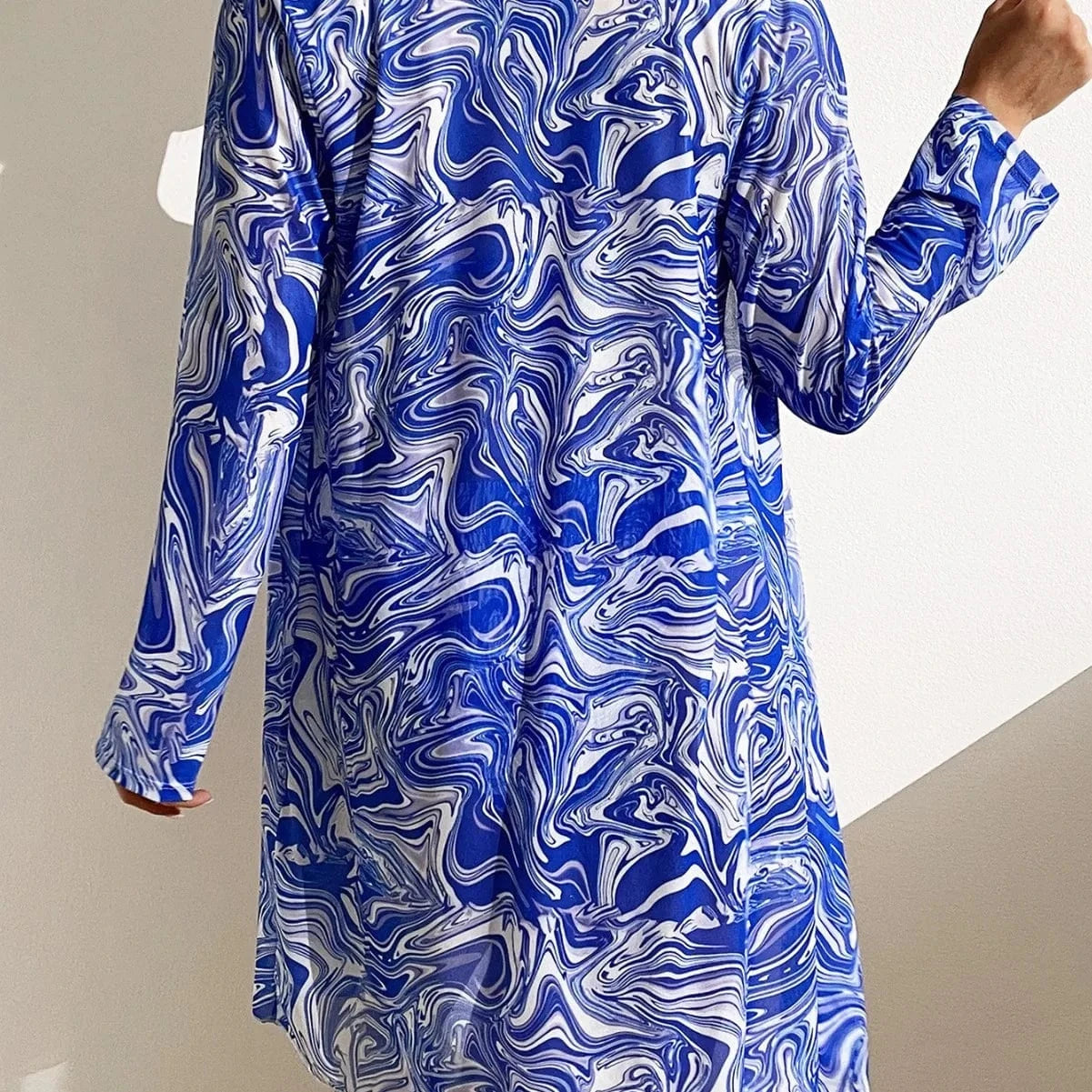 Ensemble Marbré Chic de Bain - Bikini et Robe Assortie pour un Style Élégant et Moderne.