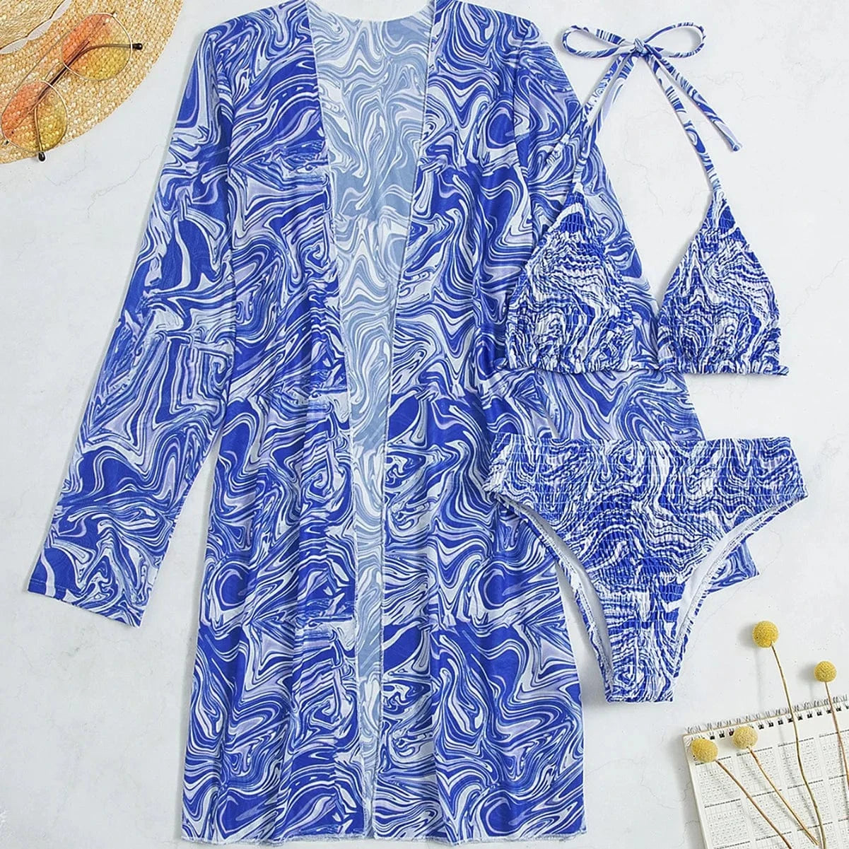Ensemble Marbré Chic de Bain - Bikini et Robe Assortie pour un Style Élégant et Moderne.