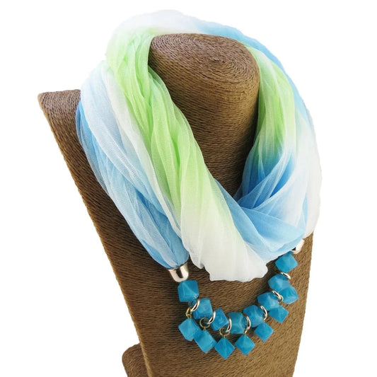 Foulard Bijou avec Collier Intégré – Élégance Bohème et Décolleté Raffiné