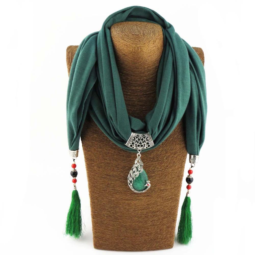 Foulard bijou chic : collection pendentif glam