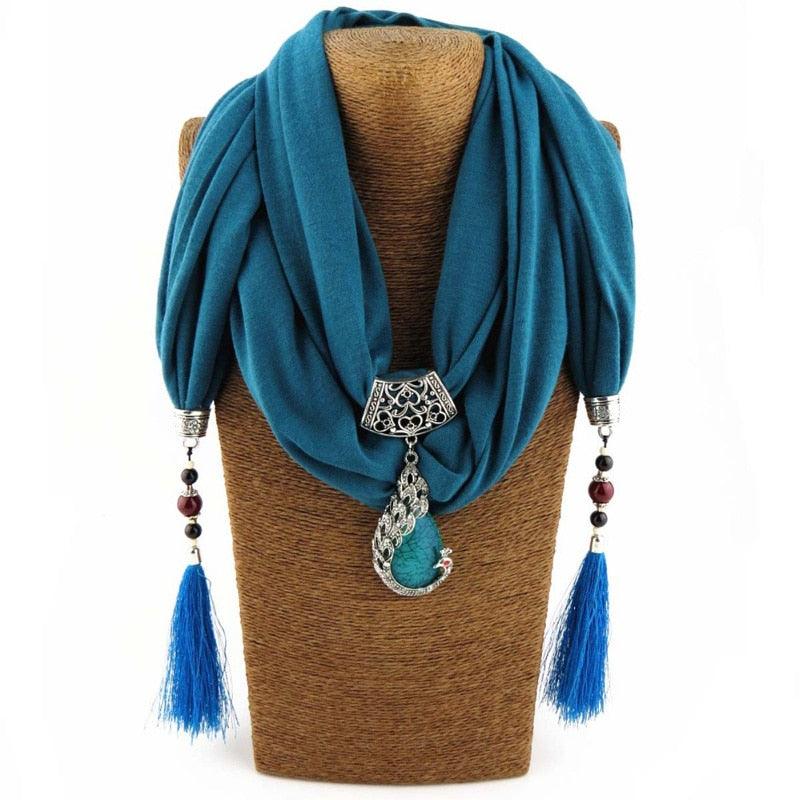 Foulard bijou chic : collection pendentif glam