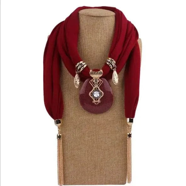 Foulard Bijou Collier Bib – Écharpe avec Bijou Intégré et Pendentifs Rouge Foncé