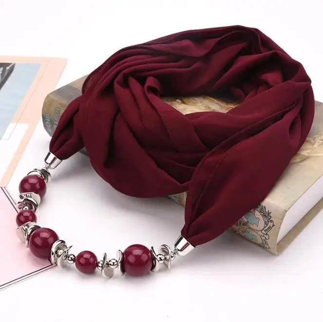 Foulard Bijou Collier Intégré — Élégant foulard avec collier intégré et perles Bordeau