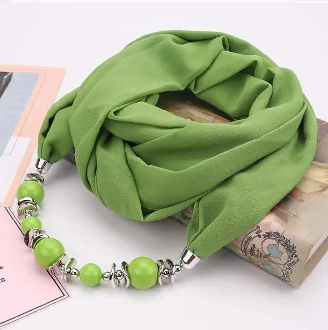 Foulard Bijou Collier Intégré — Élégant foulard avec collier intégré et perles Vert Clair