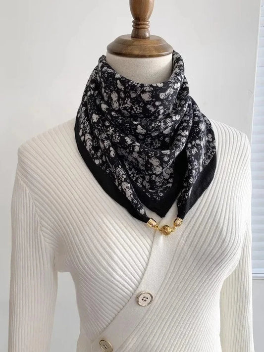 Foulard Bijou Graphique – Écharpe légère avec bijou intégré pour un look chic