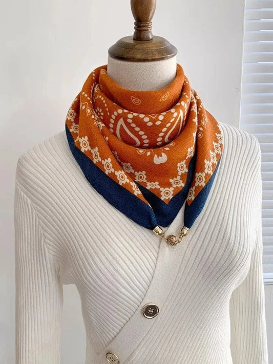 Foulard Bijou Imprimé Bandana Floral – Écharpe chic avec embouts et chaîne