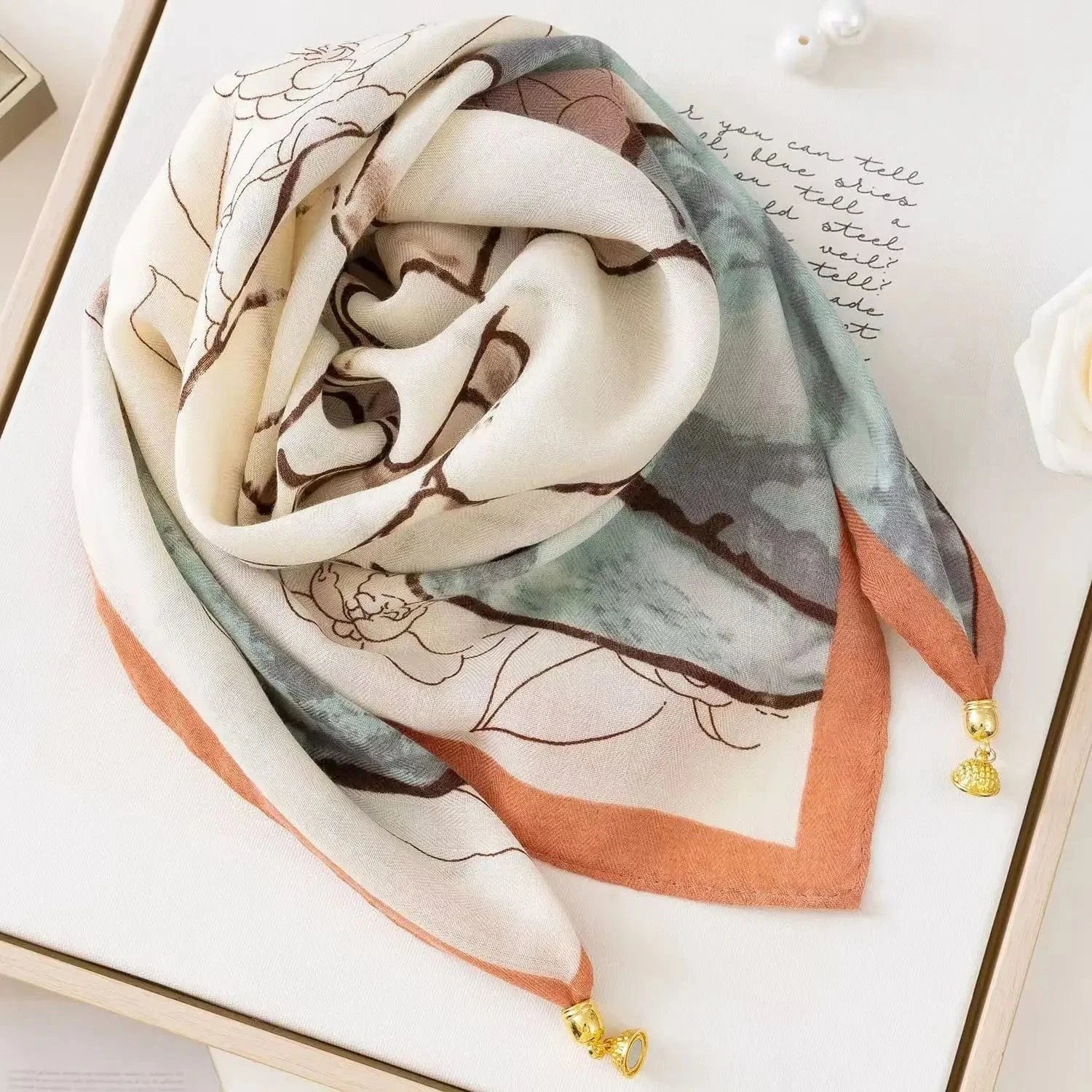 Foulard Bijou imprimé floral - médaille pendante Orange