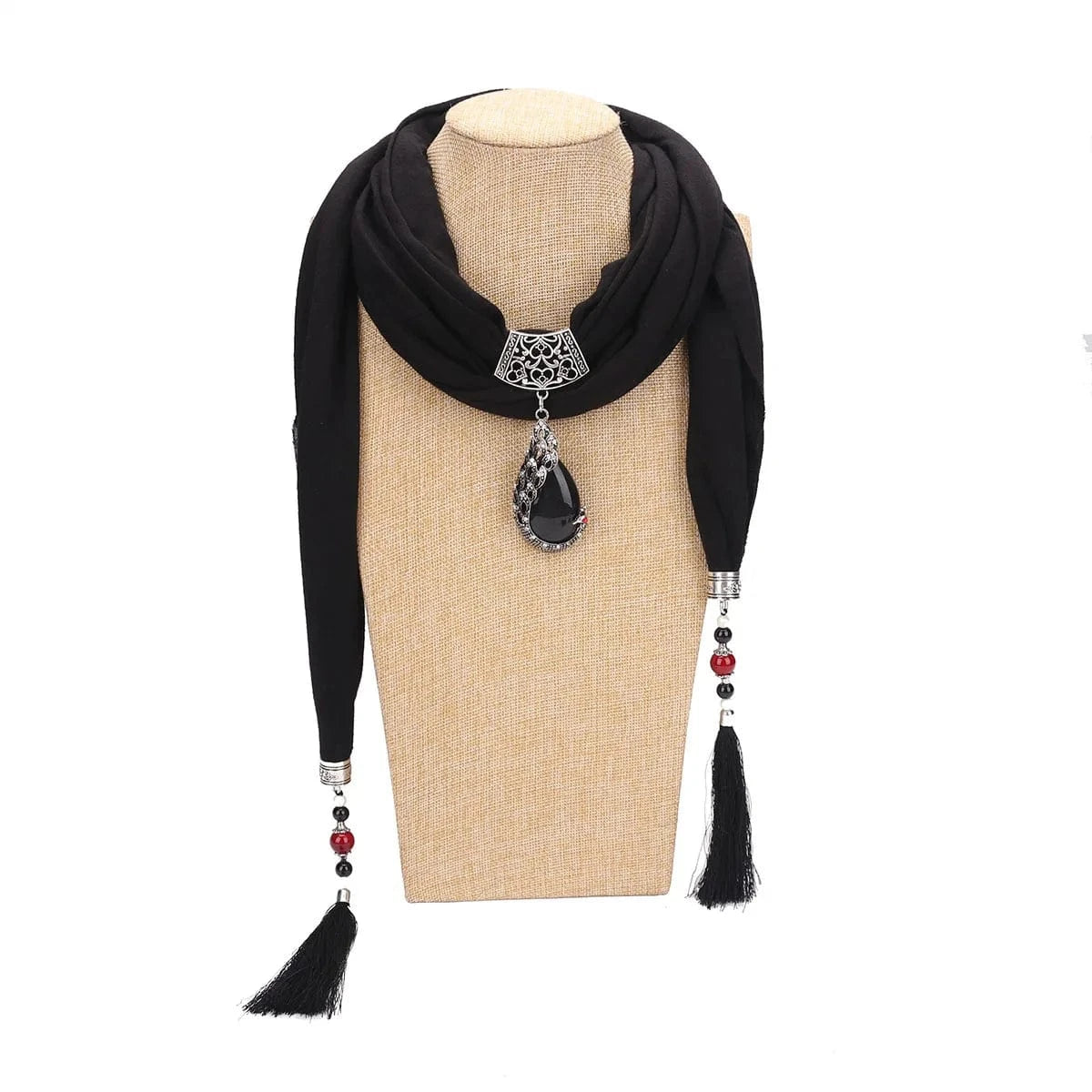 Foulard Bijou Pendentif Bohème Chic – Écharpe longue avec pendentif central et détails argentés Noir