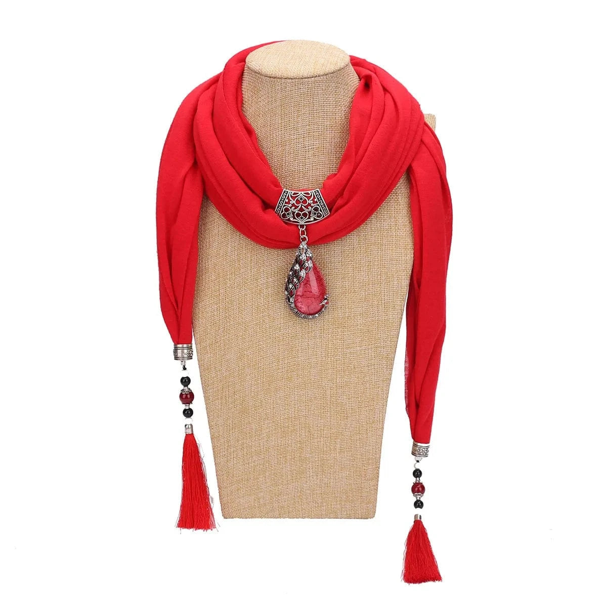 Foulard Bijou Pendentif Bohème Chic – Écharpe longue avec pendentif central et détails argentés Rouge