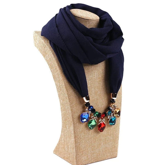Foulard Bijou Pendentif Cascade – Écharpe chic avec pendentif et pierres facettées Bleu Foncé