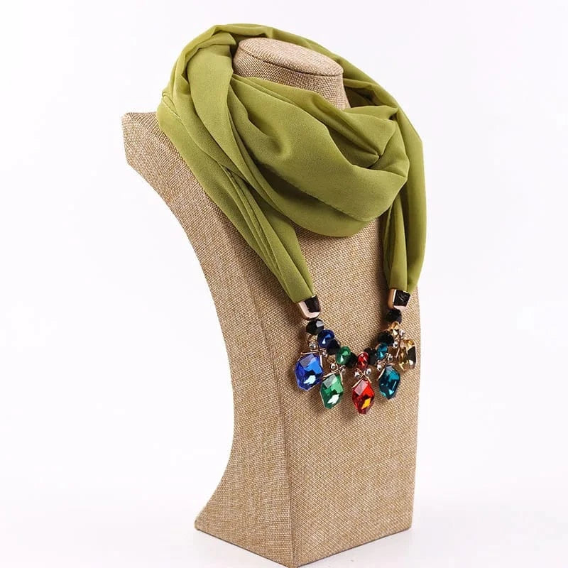 Foulard Bijou Pendentif Cascade – Écharpe chic avec pendentif et pierres facettées Vert