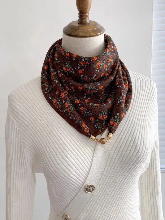 Foulard Bijou Perlé – Pendentif perlé et motifs floraux discrets