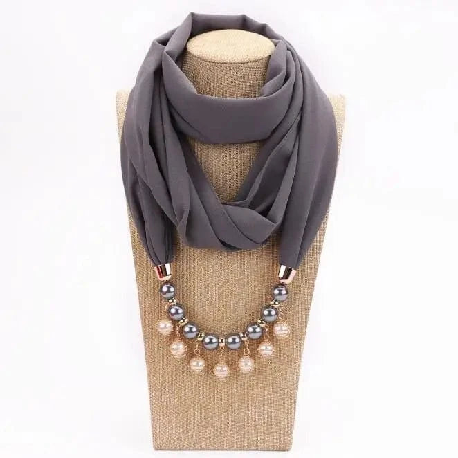 Foulard Bijou perles nacrées - Collier fantaisie intégré - Accessoire chic Gris