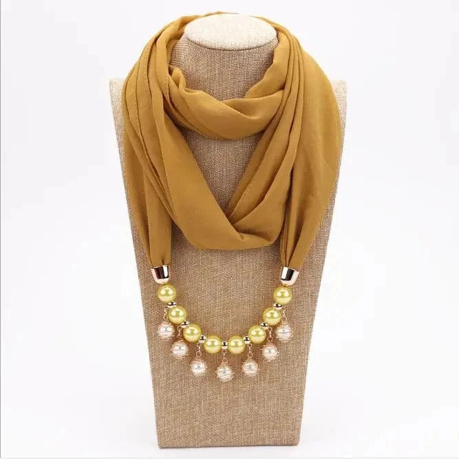 Foulard Bijou perles nacrées - Collier fantaisie intégré - Accessoire chic Jaune