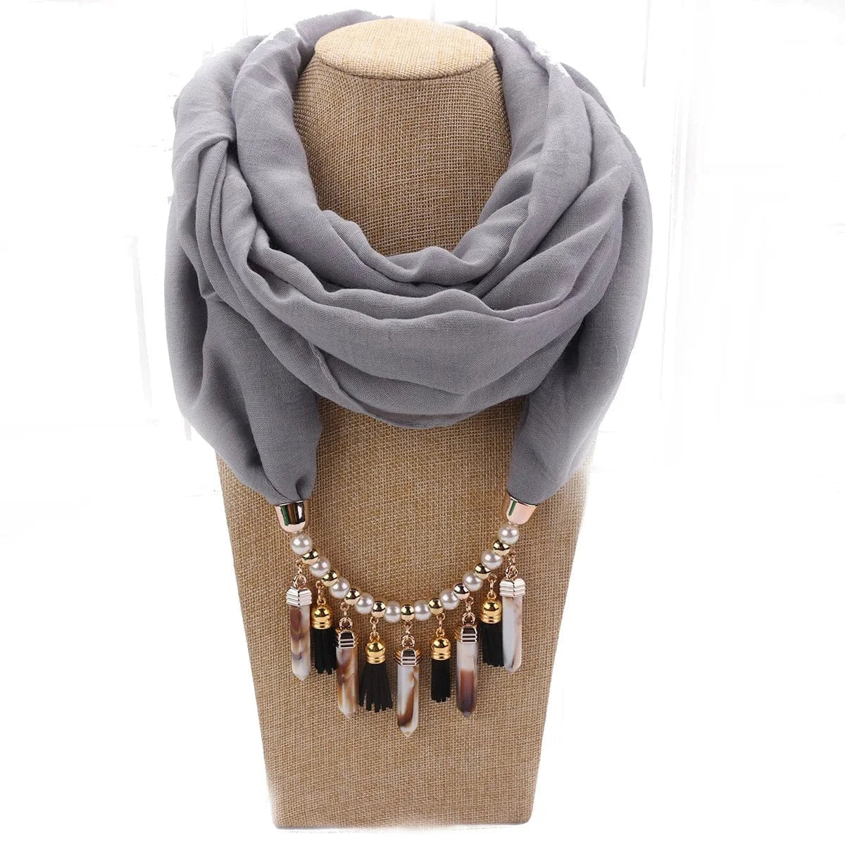 Foulard Bijou Plastron – Collier intégré et franges pendantes Gris
