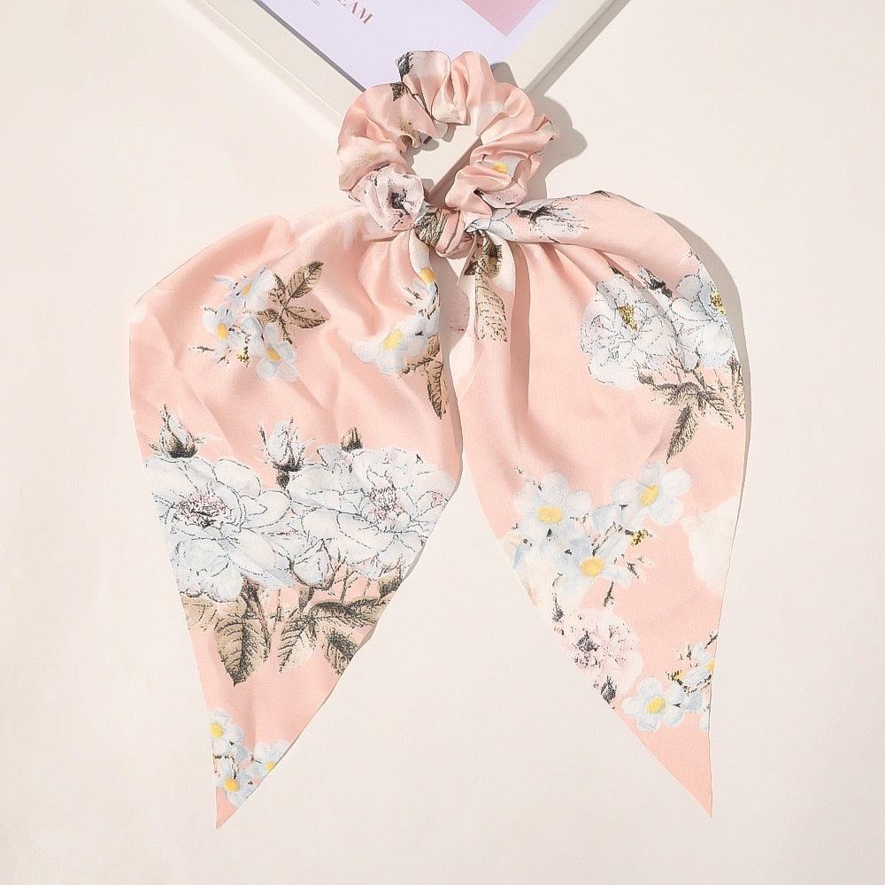Foulard Chouchou à Grosses Fleurs Blanches Rose