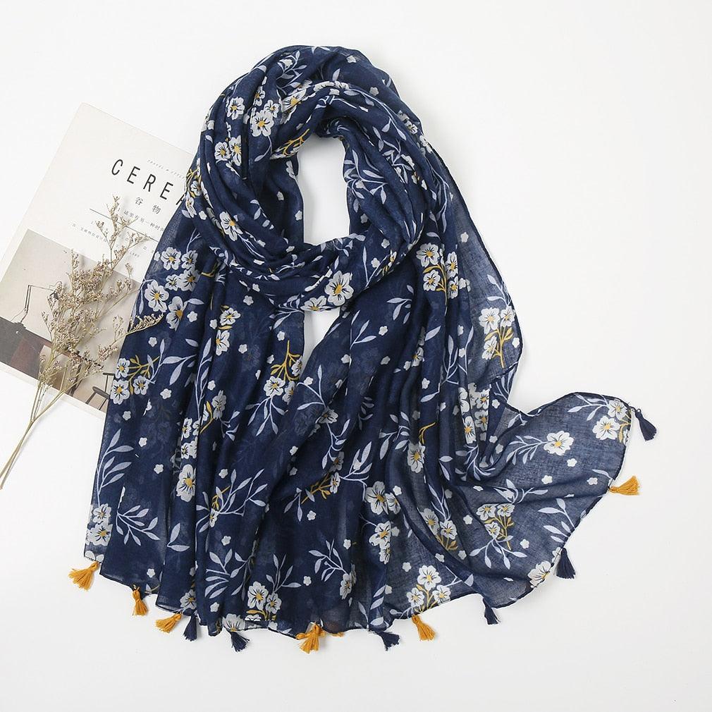 Foulard en coton bleu foncé et fleurs blanches