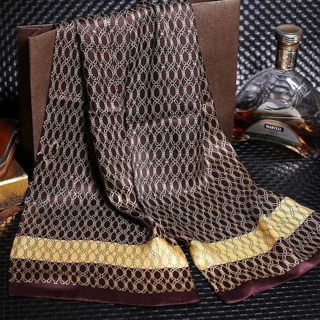 Foulard en Soie pour Homme : Motifs Géométriques Chic Marron