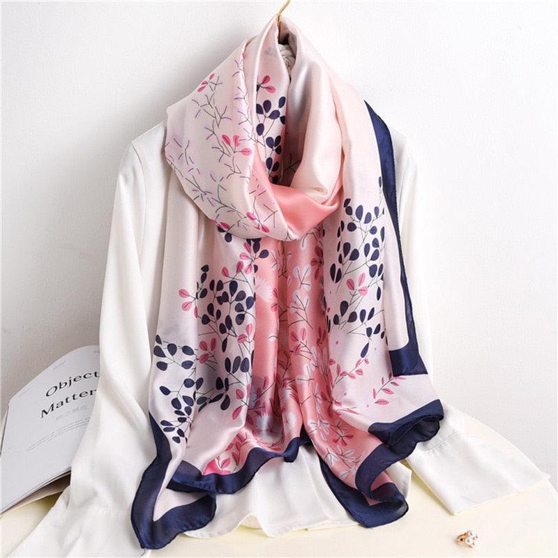 Foulard Rose et Bleu Floral en Édition Limitée