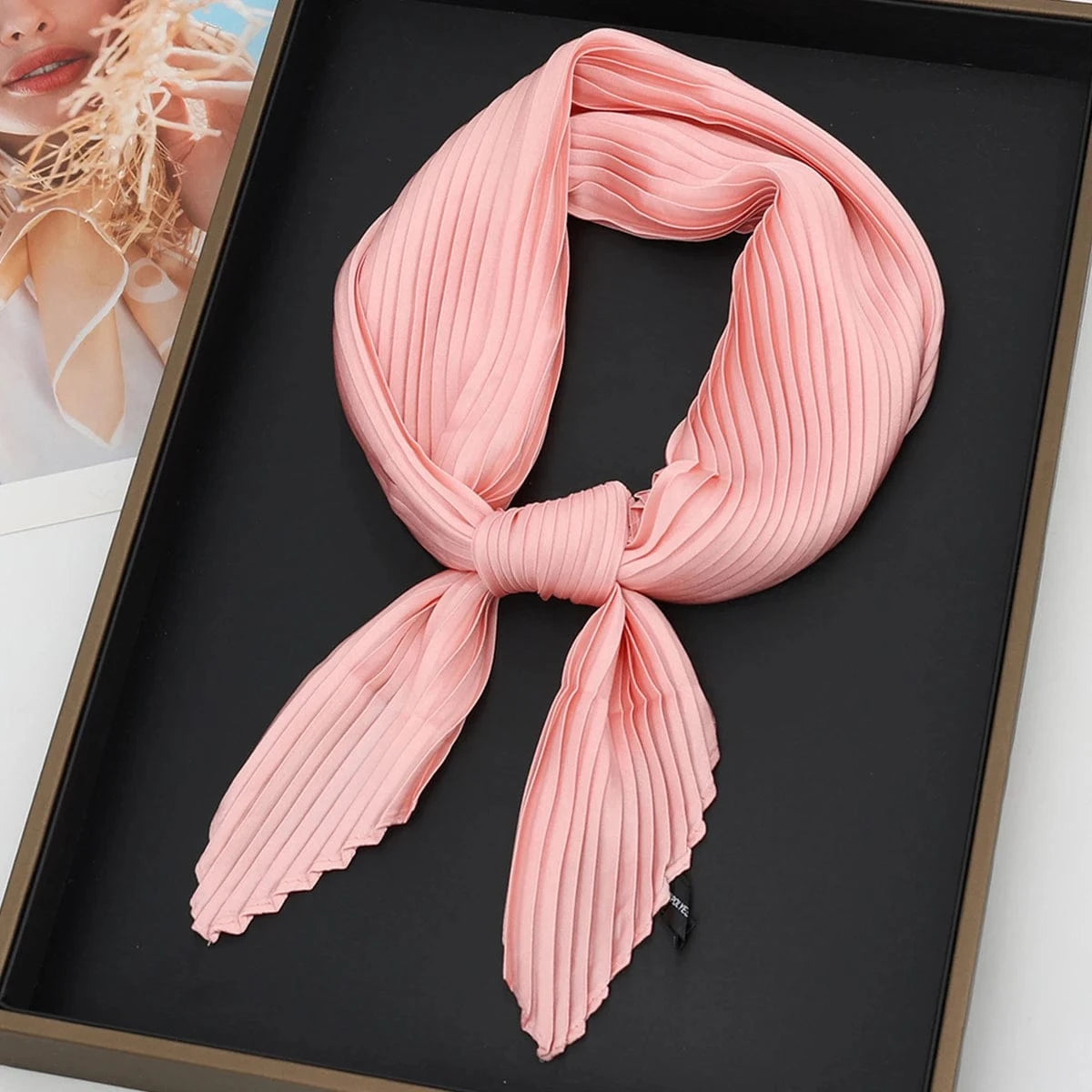 Foulard Plissé Élégant en Texture Raffinée Rose / 70x70cm
