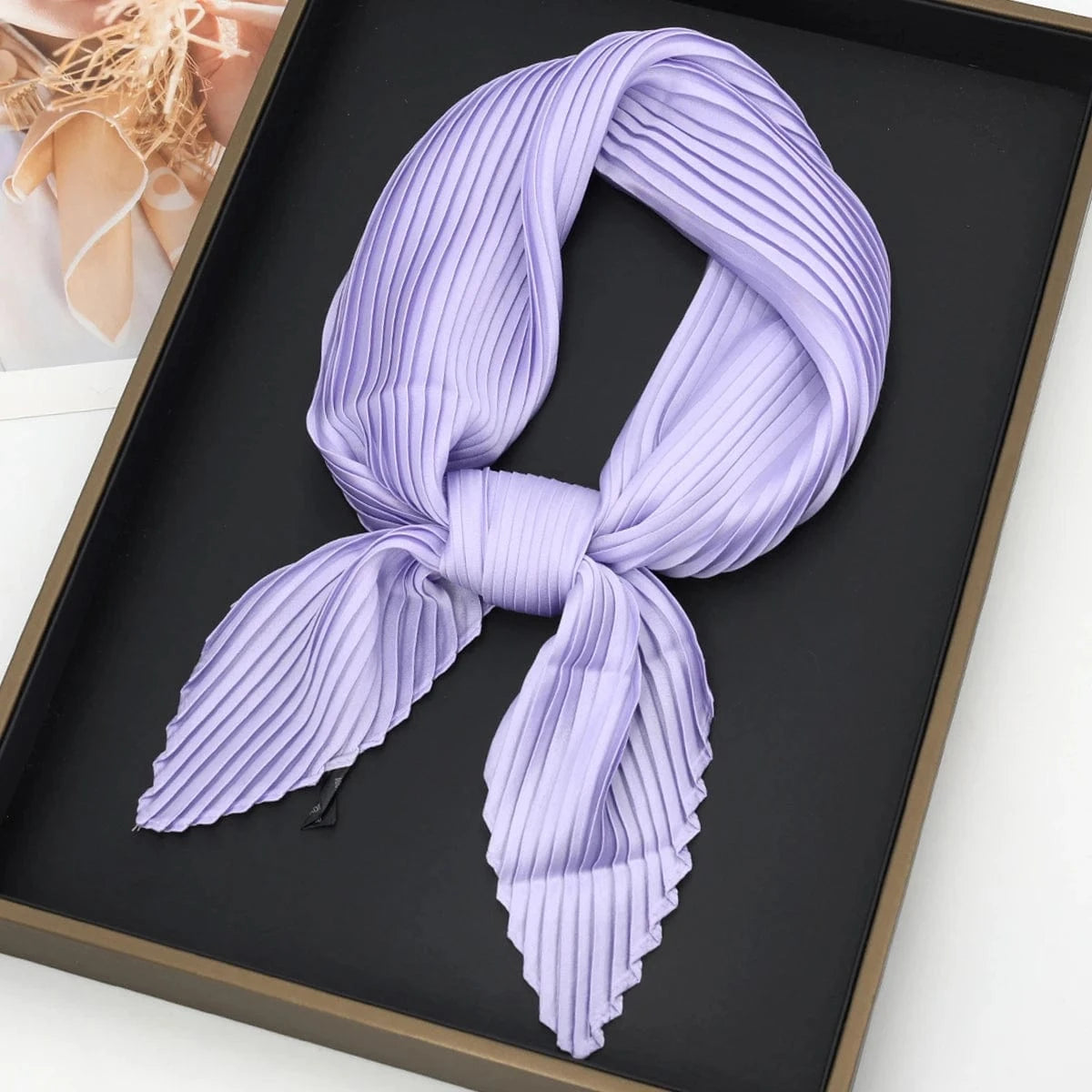Foulard Plissé Élégant en Texture Raffinée Violet / 70x70cm