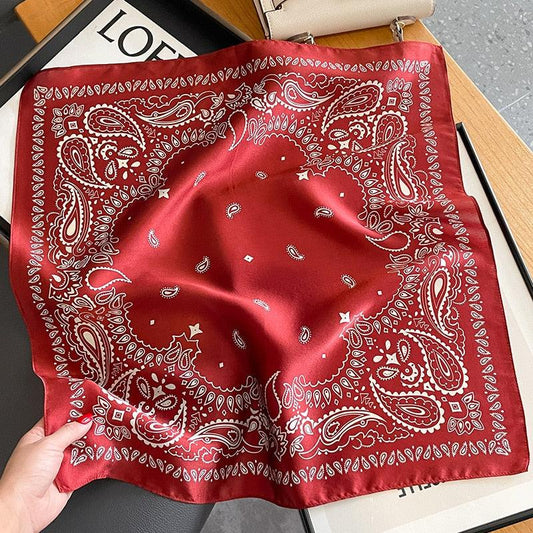 Foulard en soie naturelle rouge style bandana vintage