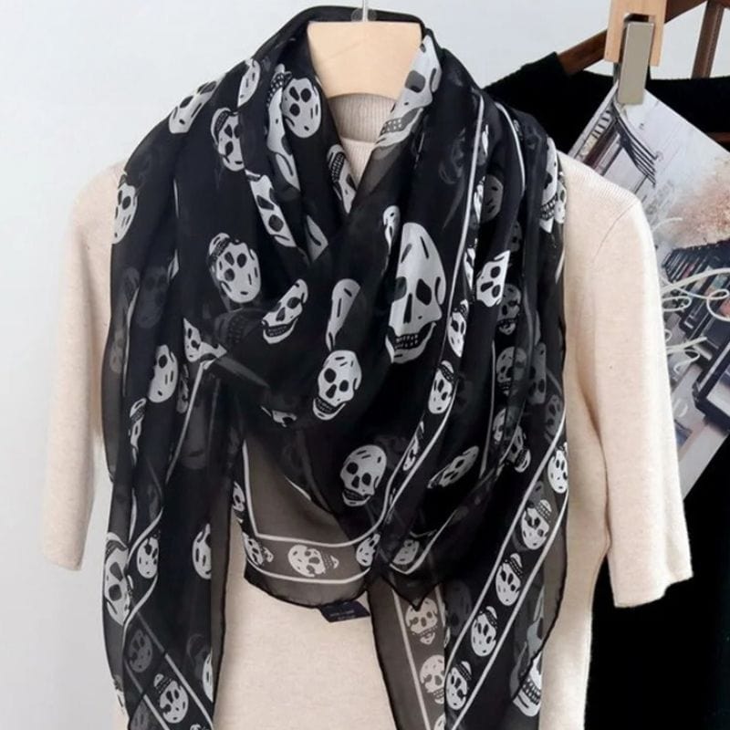 Foulard Tête de Mort Noir - Style et Élégance