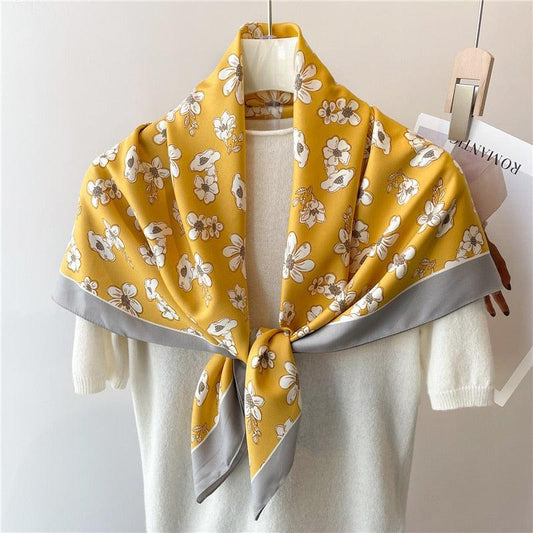 Foulard vintage en sergé fleuri Jaune